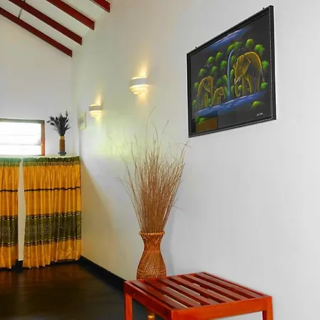 Regina Beach Bungalow Trincomalee Exterior photo