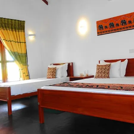 Regina Beach Bungalow Trincomalee Exterior photo