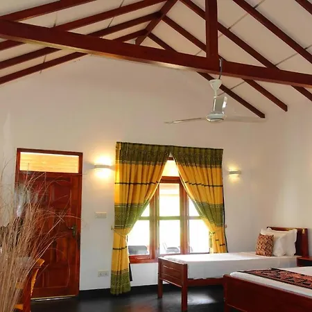 Regina Beach Bungalow Trincomalee Exterior photo