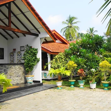 Regina Beach Bungalow Trincomalee Exterior photo