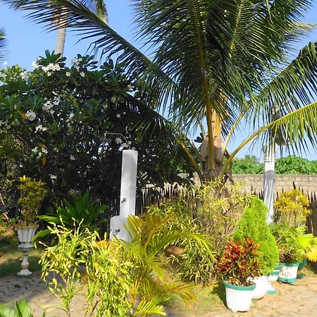 Regina Beach Bungalow Trincomalee Exterior photo