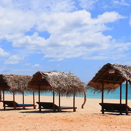 Regina Beach Bungalow Trincomalee Exterior photo